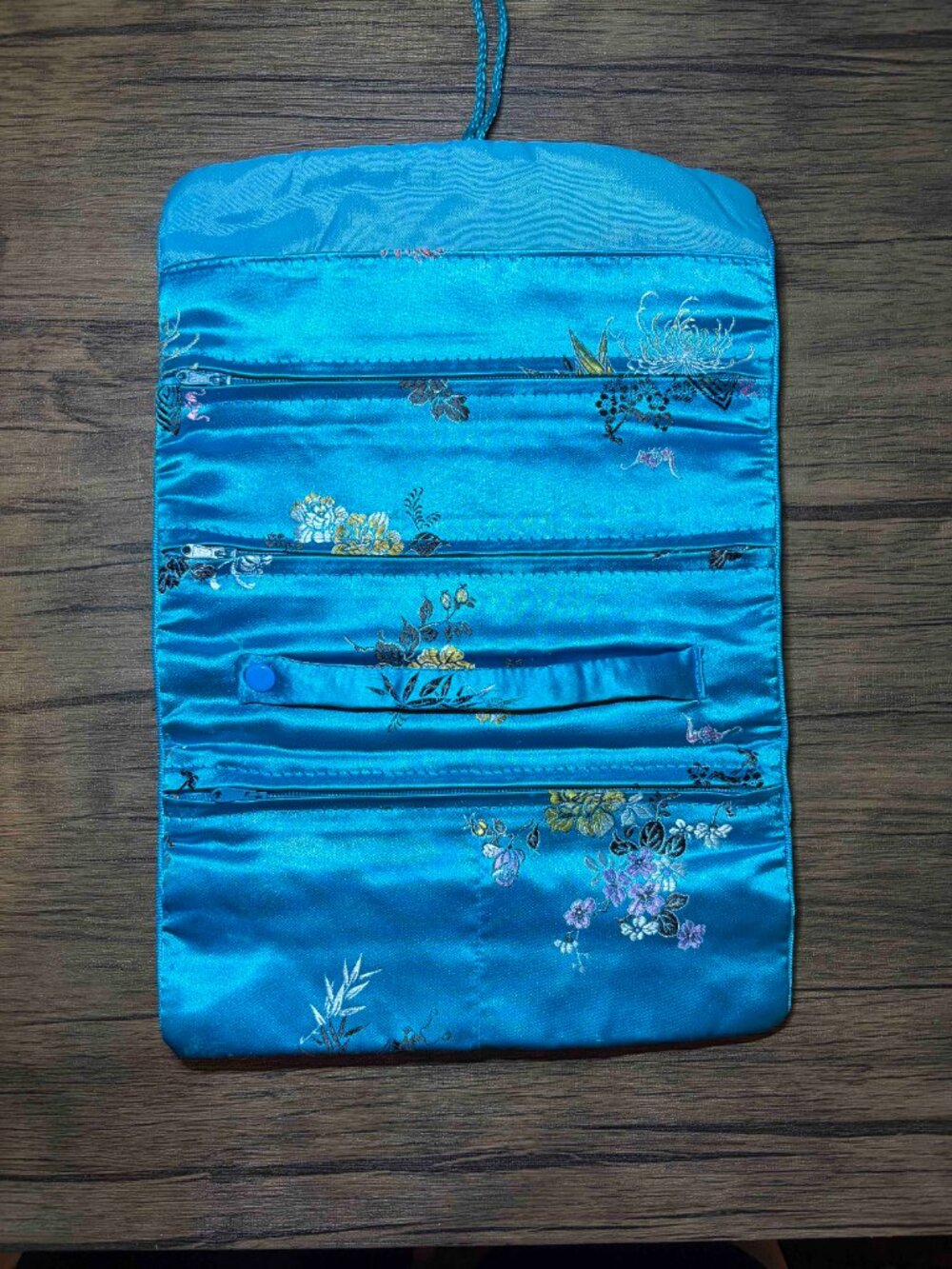 ✨🎁💐NWOT Turquoise Poly Satin Embroidered Travel Jewelry Roll